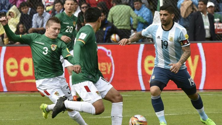 Bolivia unggul 1 gol lebih dulu dari Timnas Argentina di babak pertama. Copyright: &copy; AIZAR RALDES/AFP/Getty Images