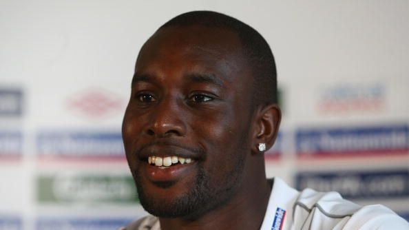 Carlton Cole, saat masih membela Timnas Inggris. Copyright: © Clive Rose / Staff / Getty Images