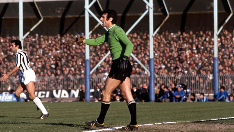 Winger Indonesia pernah mencatatkan sejarah manis, lantaran berhasil menjebol gawang dari kiper legendaris Italia, Dino Zoff, di pentas Liga Champions. Copyright: © Michel Barrrault / Icon Sport via Getty Images