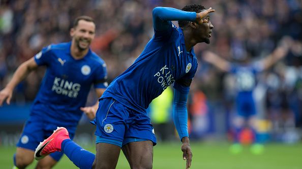 Wilfred Ndidi merayakan golnya ke gawang SToke City. Copyright: © Roland Harrison / Contributor / Getty Images