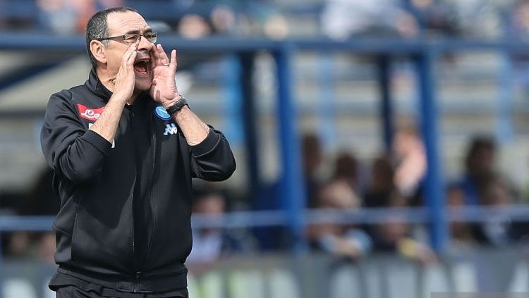 Maurizio Sarri saat memberikan instruksi. Copyright: © Gabriele Maltinti/Getty Images