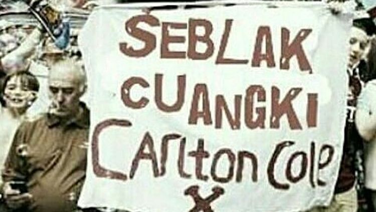 Editan spanduk Sex, Drugs, and Carlton Cole. Copyright: &copy; bobotoh.bangor