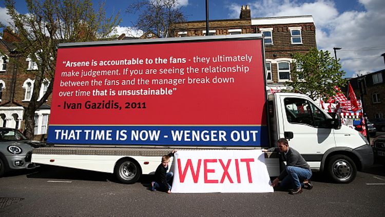Fans memprotes Arsene Wenger Copyright: © Catherine Ivill - AMA/Getty Images