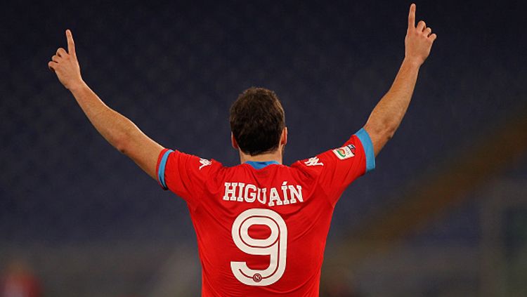 Higuain menjadi pemain paling dibenci fans Napoli saat ini. Copyright: © Paolo Bruno/Getty Images
