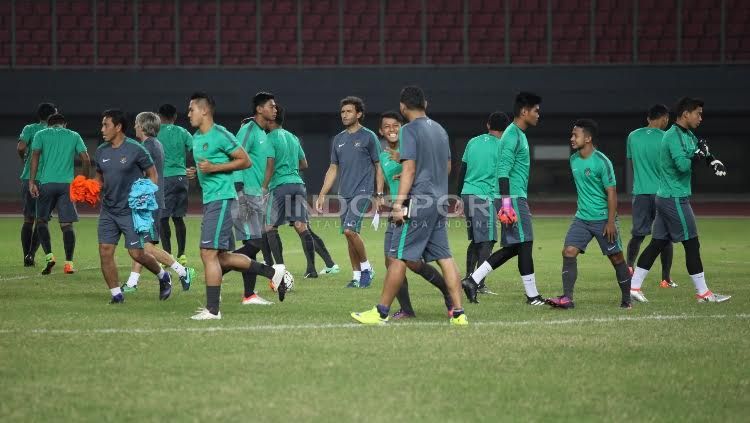 Situasi latihan Timnas Indonesia U-22 saat jalani latihan di Stadion Patriot, Bekasi. Copyright: © Herry Ibrahim/INDOSPORT