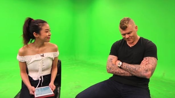 Amanda Chaang (kiri) saat melakukan interview bersama dengan John Arne Riise. Copyright: &copy; Mirror