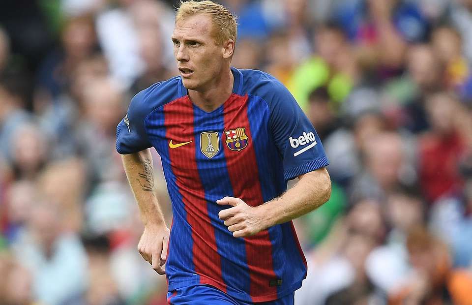 Bek tengah Barcelona, Jeremy Mathieu. Copyright: © GiveMeSport