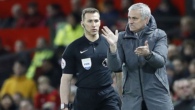 Pelatih Manchester United, Jose Mourinho pada laga saat melawan Everton. Copyright: &copy; Martin Rickett/PA Images via Getty Images