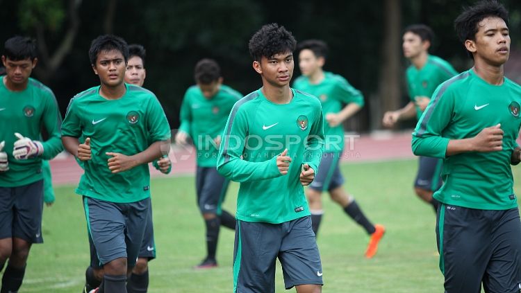 Indra Sjafri akhirnya mengungkapkan alasan coret 14 pemain yang berkarier di luar negeri dari seleksi Timnas U-19. Copyright: © Herry Ibrahim/INDOSPORT