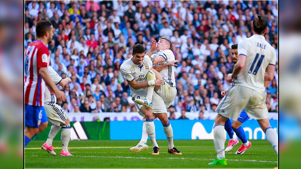 Dua pemain Real Madrid, Pepe dan Toni Kroos. Copyright: © Gonzalo Arroyo Moreno/Getty Images