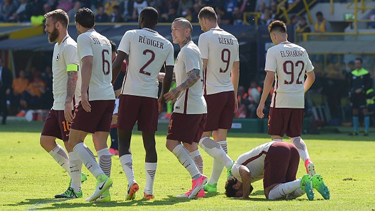 Skuat AS Roma saat melawan Bologna. Copyright: © Luciano Rossi/AS Roma via Getty Images