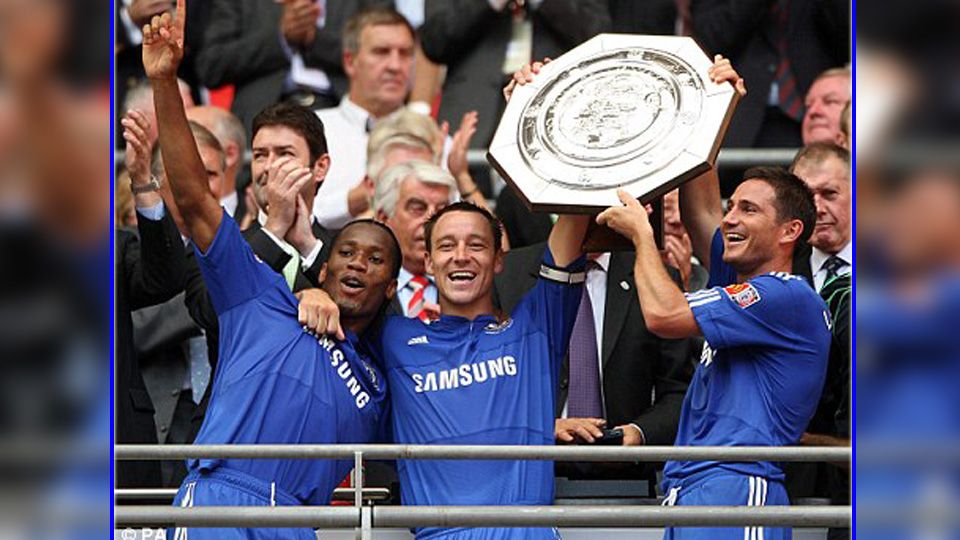 Tiga legenda Chelsea, Didier Drogba, John Terry, dan Frank Lampard. Copyright: © DailyMail