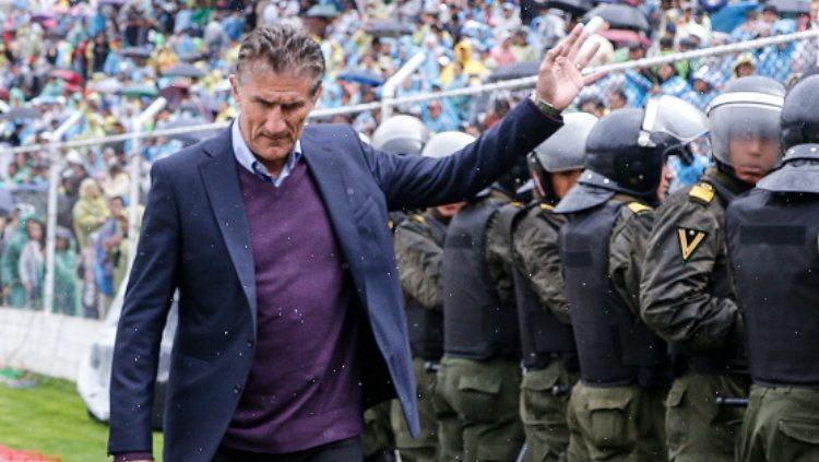 Edgardo Bauza baru saja dipecat oleh Federasi Sepakbola Arab Saudi. Copyright: © Gabriel Rossi/LatinContent/Getty Images