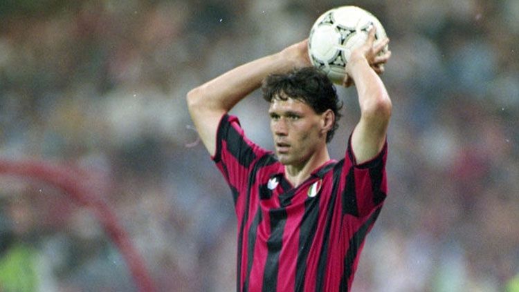 Marco van Basten sempat mencetak gol voli cantik. Gol voli ini sempat dianggap sebagai salah satu gol terbaik AC Milan. Copyright: © Alain Gadoffre / Icon Sport