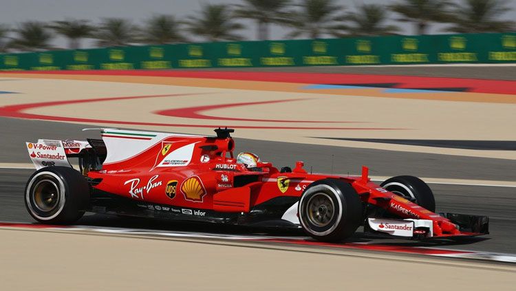 Sebastian Vettel berhasil menjadi yang tercepat dalam latihan bebas pertama di GP Bahrain. Copyright: © Clive Mason/Getty Images