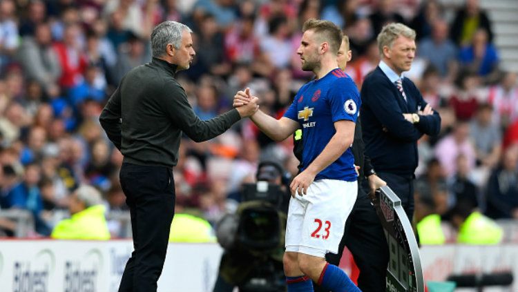 Luke Shaw dan Jose Mourinho. Copyright: © Stu Forster/Getty Images