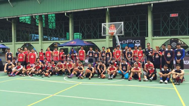 Turnamen Bola Basket 3 on 3 Hadir di Jakarta melakukan foto bersama. Copyright: &copy; Muhammad Adiyaksa/INDOSPORT
