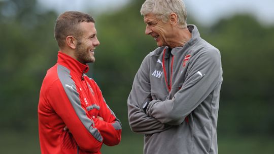 Jack Wilshere dan Arsene Wenger dalam sesi latihan Arsenal. Copyright: © Stuart MacFarlane/Arsenal FC via Getty Images