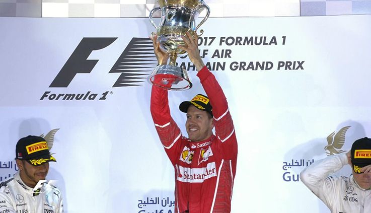 Sebastian Vettel saat menjuarai GP Bahrain 2017. Copyright: © Twitter/F1