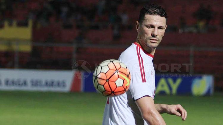 Khalid Boulahrouz jalani latihan bersama Persijap Jepara. Copyright: © Ghozi El Fitra/INDOSPORT