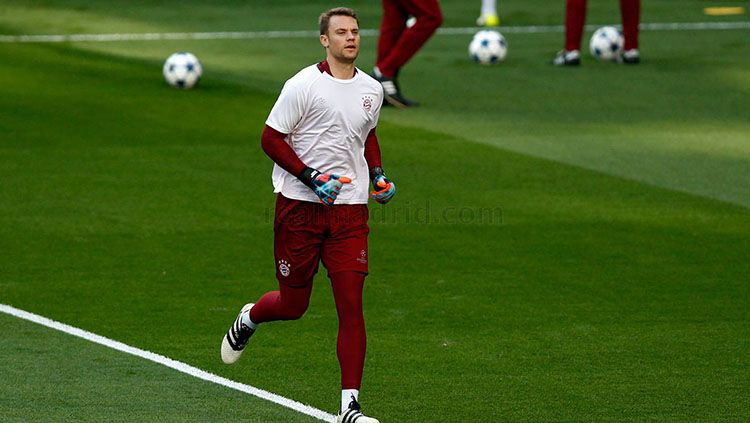 Manuel Neuer jalani latihan di Bernabeu. Copyright: © realmadrid.com