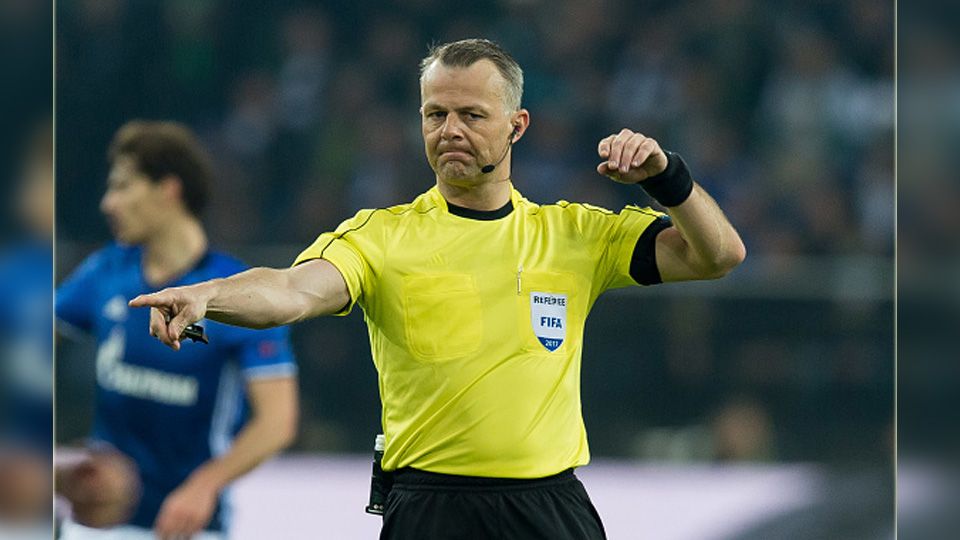 Bjorn Kuipers ditunjuk untuk memimpin laga Barcelona vs Juventus. Copyright: &copy; TF-Images/Getty Images