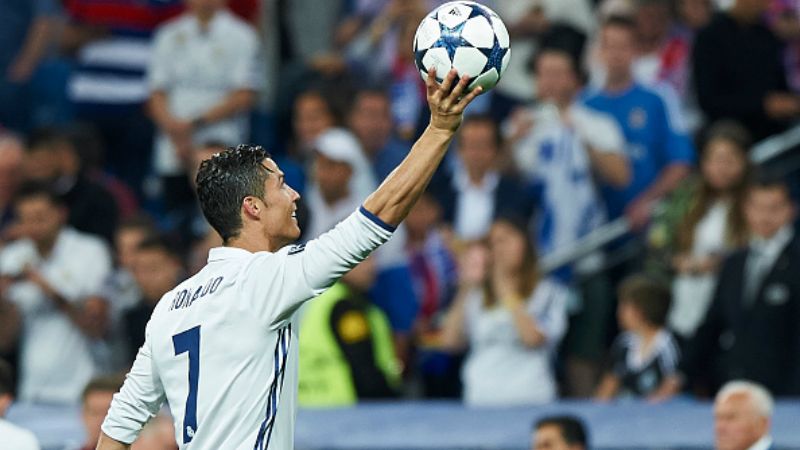 Aksi selebrasi Cristiano Ronaldo usai membobol gawang Bayern Munchen. Copyright: © Fotopress / Contributor / Getty Images