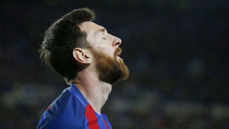 Bintang Barcelona, Lionel Messi tampak lesu ditahan imbang Juventus ci Camp Nou. Copyright: &copy; Twitter Squawka News