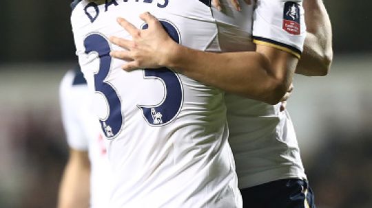 Son Heung-min dan Ben Davies. Copyright: © Clive Rose/Getty Images