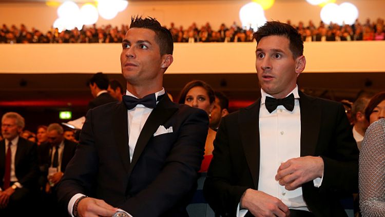Messi dan Ronaldo saat menghadiri event Balon d'Or. Copyright: © FIFA/FIFA via Getty Images