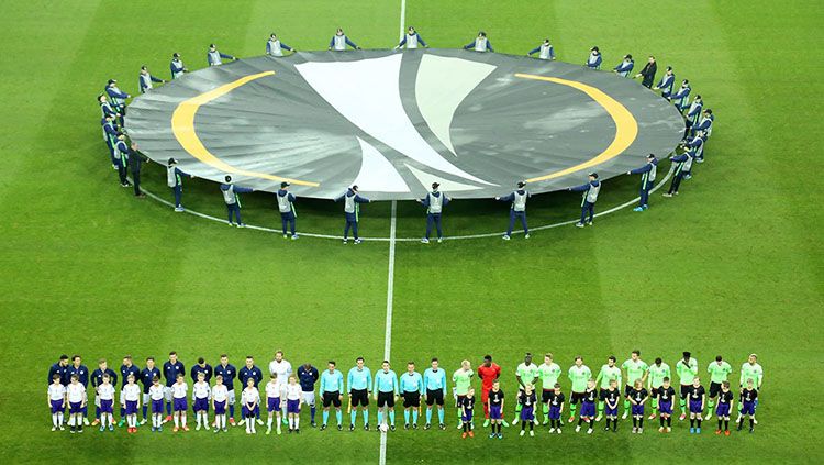 Suasana sebelum pertandingan Schalke 04 melawan Ajax Amsterdam. Copyright: &copy; Twitter @s04_en