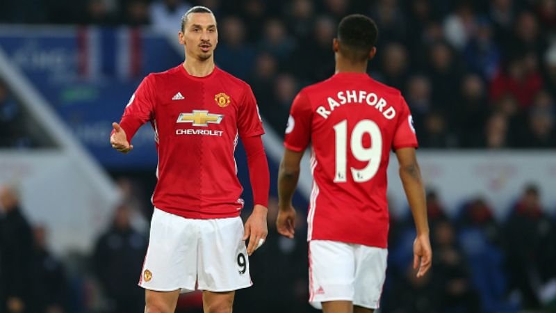 Zlatan Ibrahimovic (kiri) bersama dengan Marcus Rashford. Copyright: © Catherine Ivill - AMA / Contributor / Getty Images