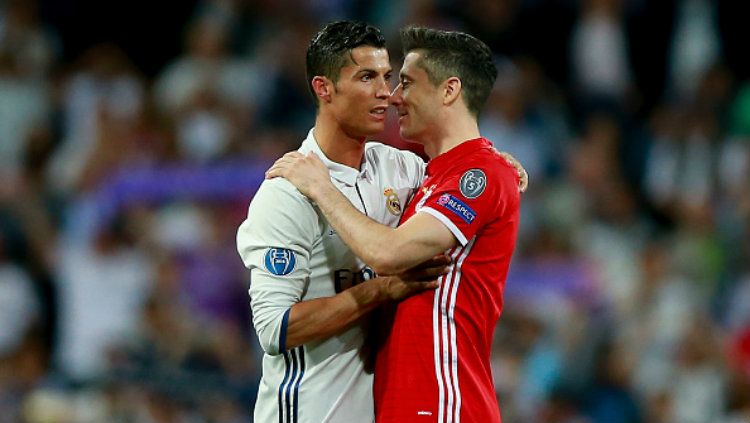 Cristiano Ronaldo dan Robert Lewandowski. Copyright: © Gonzalo Arroyo Moreno/Getty Images