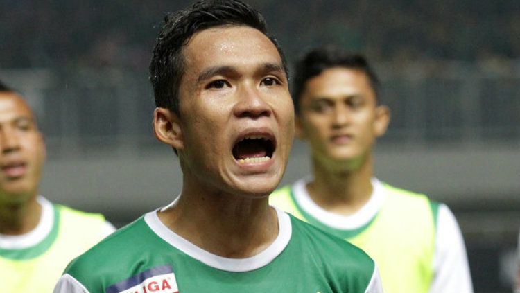 Erwin Ramdani menjadi salah satu pemain lokal yang dirumorkan bakal bergabung dengan Persib Bandung untuk mengarungi kompetisi Liga 1 musim 2019. Copyright: © Fokus Jabar