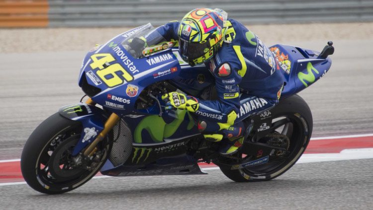 Pembalap Yamaha, Valentino Rossi ketika menggeber motornya. Copyright: © Mirco Lazzari gp/Bongarts/Getty Images