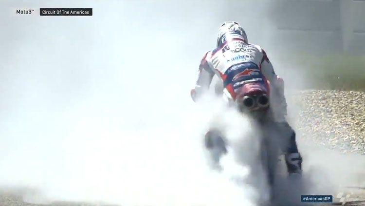 Selebrasi unik pembalap Moto3, Romano Fenati. Copyright: &copy; streamable