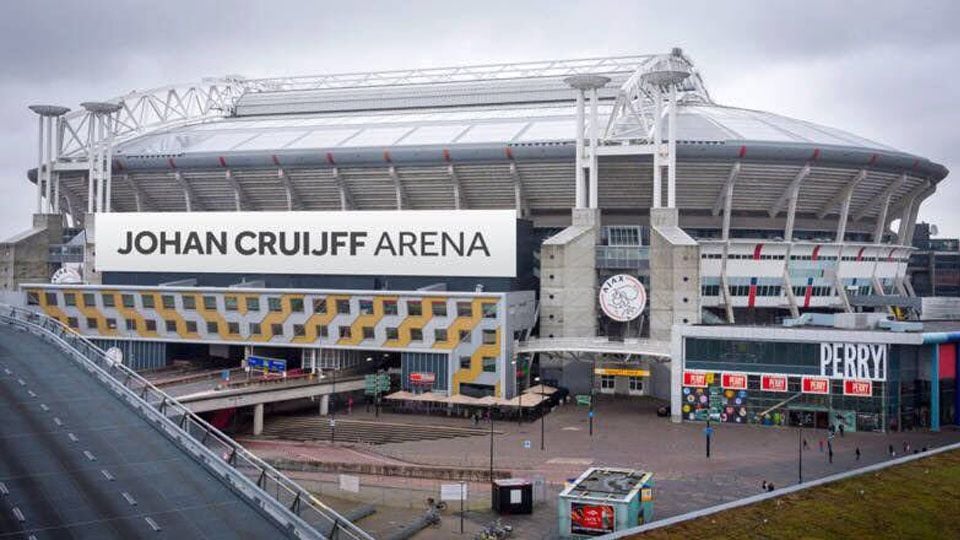 Johan Cruyff ArenA, nama stadion baru milik Ajax Amsterdam. Copyright: © Twitter Jordy Cruyff