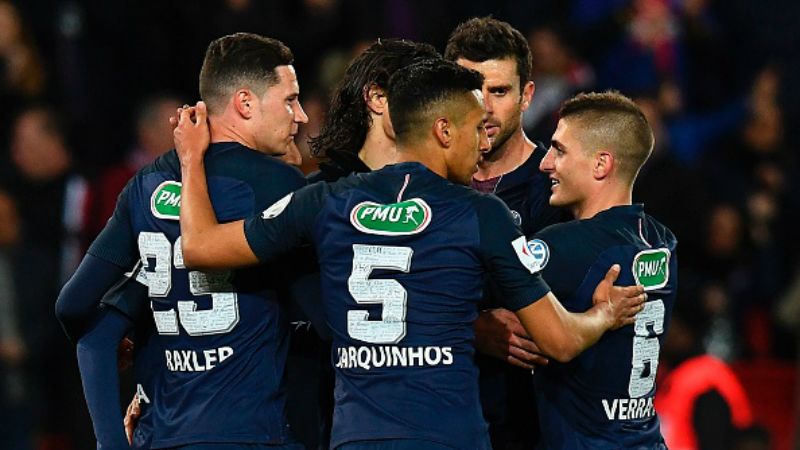 Skuat PSG merayakan gol yang dicetak Edinson Cavani. Copyright: &copy; FRANCK FIFE / Staff / Getty Images
