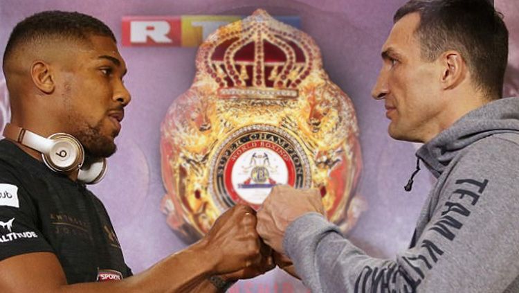 Anthony Joshua (kiri) dan Wladimir Klitschko. Copyright: &copy; INDOSPORT/Getty Images