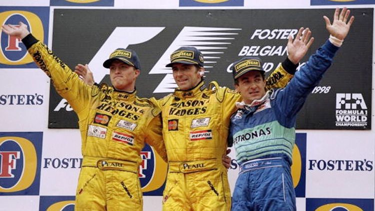 Kiri-kanan: Damon Hill, Jordan Mugen Honda, dan Ralf Schumacher di podium GP Belgia 1998. Copyright: © Clive Mason /Allsport