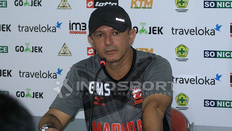 Gomes de Oliveiramenyayangkan sejumlah peluang yang terbuang kala melawan Sriwijaya FC. Copyright: © Ian Setiawan/Indosport