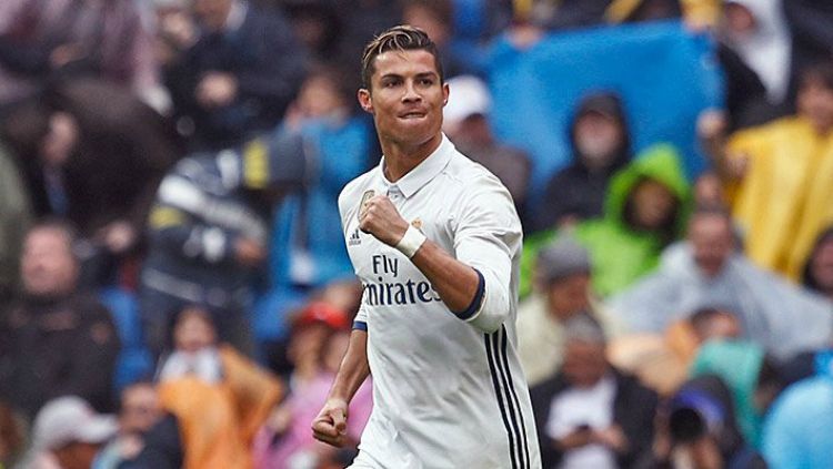 Cristiano Ronaldo selebrasi usai menjebol gawang Valencia. Copyright: © Twitter/Real Madrid C.F.