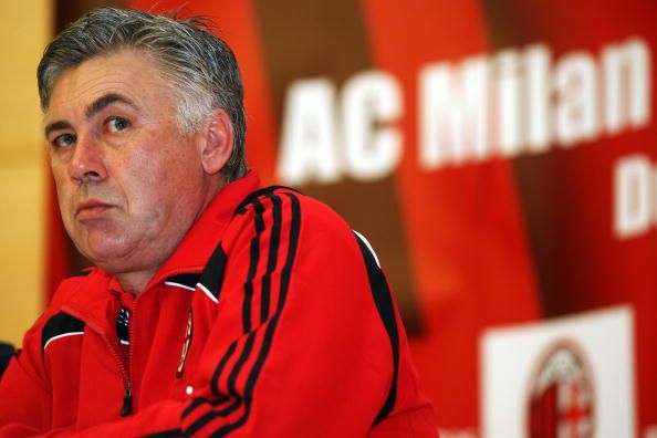 Carlo Ancelotti ketika menjadi pelatih AC Milan. Copyright: © Satish Kumar/Getty Images