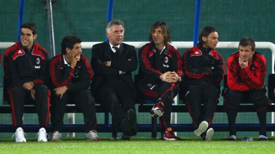 Carlo Ancelotti dan para pemain AC Milan. Copyright: © Ryan Pierse/Getty Images