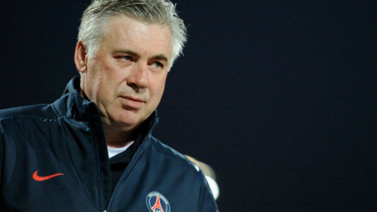 Carlo Ancelotti ketika menjadi pelatih Paris Saint-Germain. Copyright: &copy; Claudio Villa/Getty Images