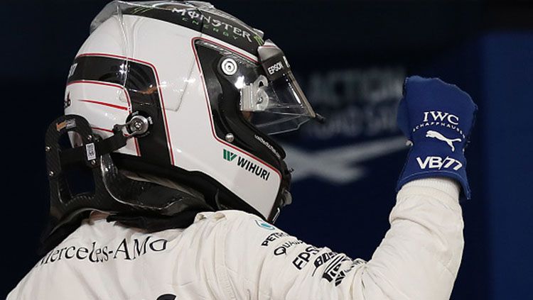 Valtteri Bottas Dihukum, Lewis Hamilton dapat untung Copyright: © KARIM SAHIB/AFP/Getty Images