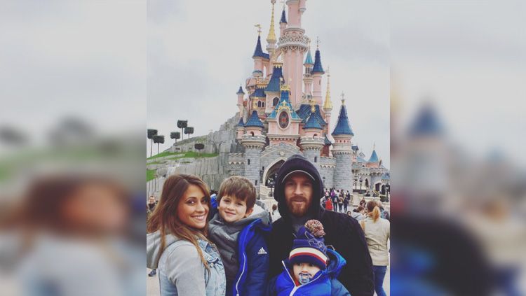 Lionel Messi, Antonella Rocuzzo dan anak-anaknya. Copyright: © Intagram@Antonella Rocuzzo