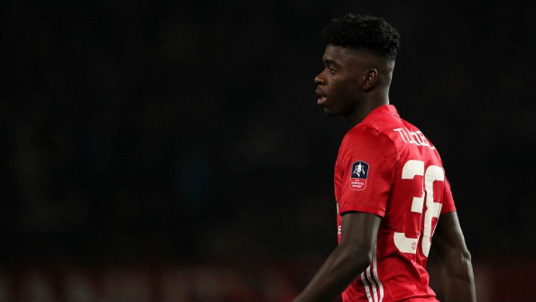 Penunjukan Axel Tuanzebe sebagai kapten Manchester United dalam laga babak ketiga Piala EFL melawan Rochdale (26/9/19) rupanya tak berujung baik. Copyright: © Matthew Ashton - AMA/Getty Images