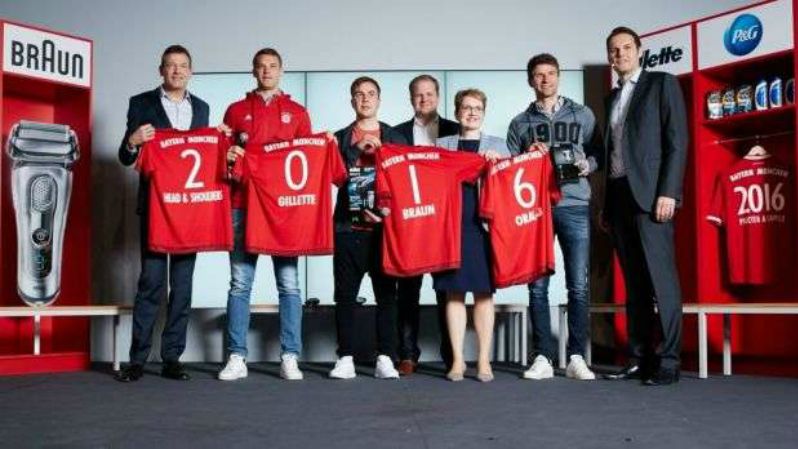 Petinggi Bayern Munchen bersama dengan perwakilan P&G. Copyright: © Bayern Munchen