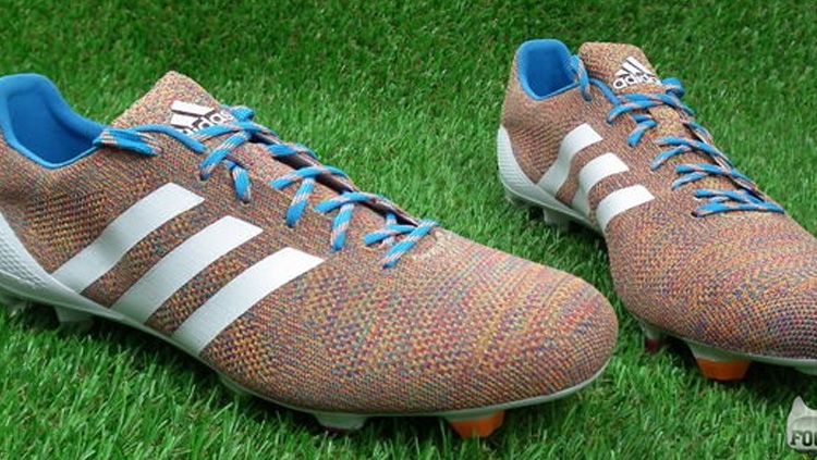 Adidas Samba Primeknit. Copyright: © Footy Boots